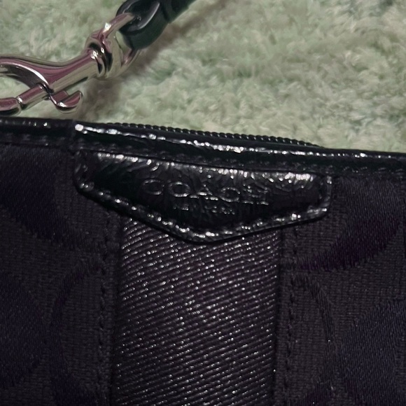 ⭐️NEW⭐️ COACH Signature Jacquard Wristlet - Picture 3 of 6